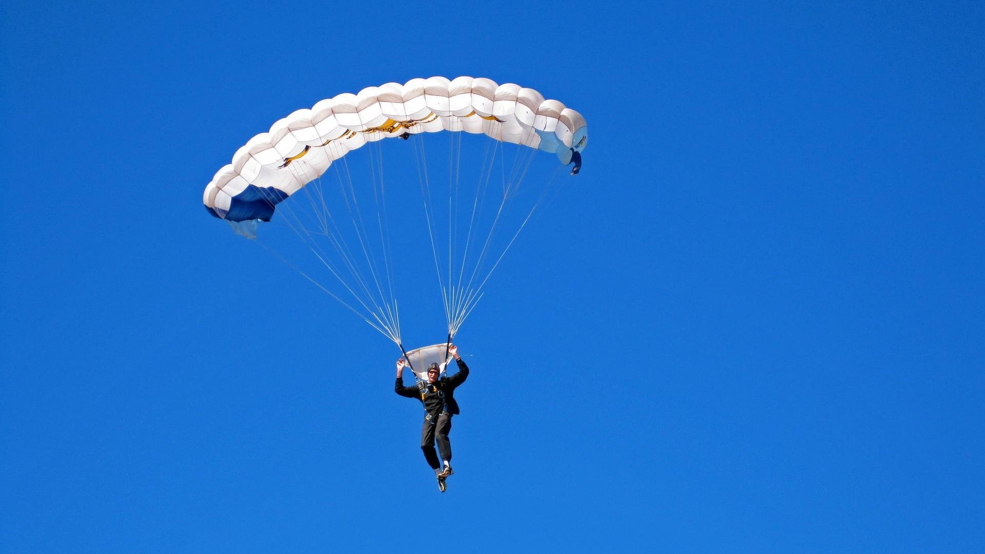 爵士年轻控卫组织能力获得教练认可，爵士队防守悍将